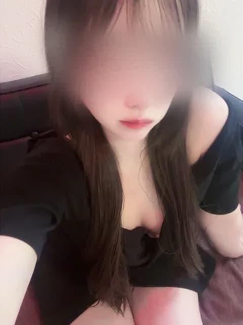 愛川 まりな