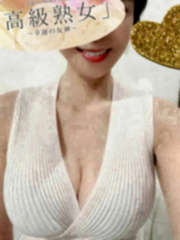 香坂みすずさんのプロフィール｜大人の女性による、寛容力と包容力のある美蝶が戯れる、高級店でのサービスを✨ずば抜けた才覚をもつｾﾗﾋﾟｽﾄによる究極の施術を受けることができる、90分コースをぜひご堪能ください。｜東京目黒高級セレブ熟女