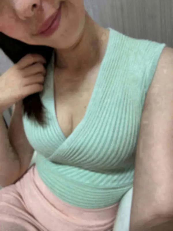 日向みなみさんのプロフィール｜大人の女性による、寛容力と包容力のある美蝶が戯れる、高級店でのサービスを✨ずば抜けた才覚をもつｾﾗﾋﾟｽﾄによる究極の施術を受けることができる、90分コースをぜひご堪能ください。｜東京目黒高級セレブ熟女