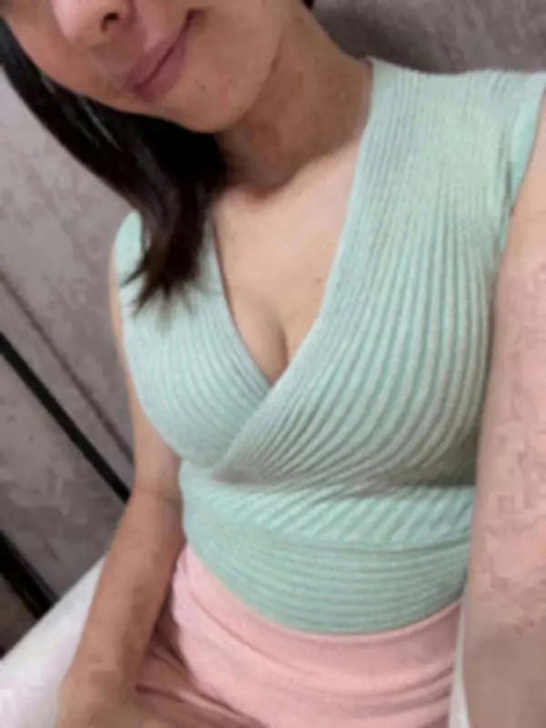 日向みなみさんのプロフィール｜大人の女性による、寛容力と包容力のある美蝶が戯れる、高級店でのサービスを✨ずば抜けた才覚をもつｾﾗﾋﾟｽﾄによる究極の施術を受けることができる、90分コースをぜひご堪能ください。｜東京目黒高級セレブ熟女