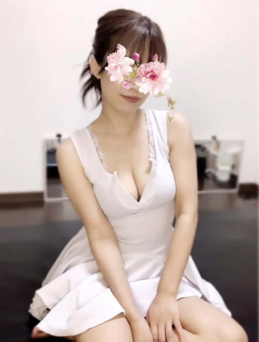 セラピスト「百瀬さん」のプロフィール 立川/八王子/国分寺/徒歩3～6分 Luxe Aroma(ラグゼアロマ) 都心に負けない濃密な施術を