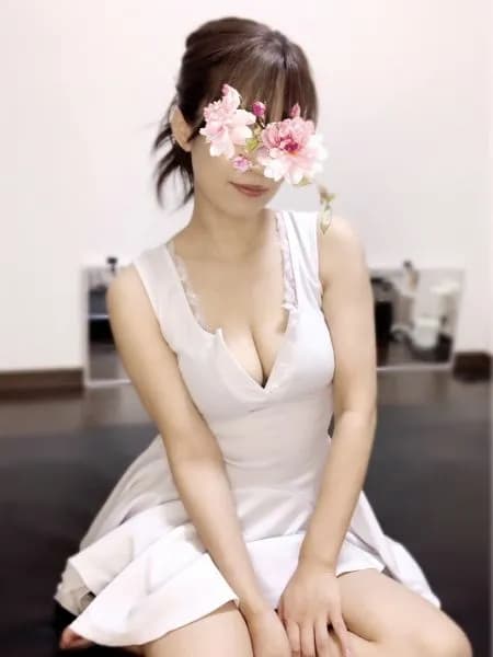 セラピスト「百瀬さん」のプロフィール 立川/八王子/国分寺/徒歩3～6分 Luxe Aroma(ラグゼアロマ) 都心に負けない濃密な施術を