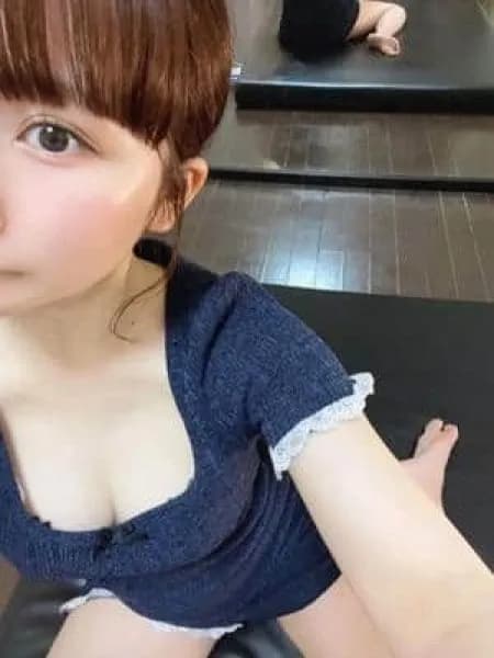 セラピスト「芹川さん」のプロフィール 立川/八王子/国分寺/徒歩3～6分 Luxe Aroma(ラグゼアロマ) 都心に負けない濃密な施術を