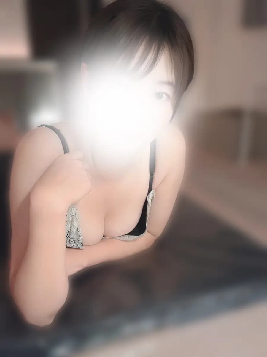 綾瀬れいな | 赤羽メンズエステ ルモ -LUMO-の在籍セラピスト