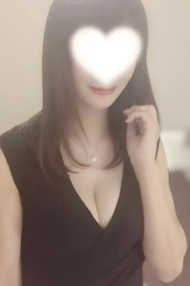 桜井じゅん | 30代以上のハイクラスな淑女が在籍する極上の空間 | 代々木上原メンズエステ淑女の手