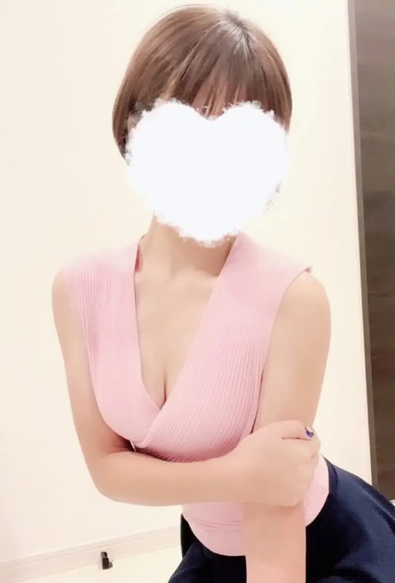 秋山みか | 学芸大学・自由が丘メンズエステ Brown（ブラウン）の在籍セラピスト学芸大学・自由が丘メンズエステ Brown（ブラウン）
