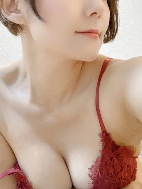 岩下らんさんのプロフィール｜五反田・目黒・田町・恵比寿品川　メンズエステ｜DAHLIA