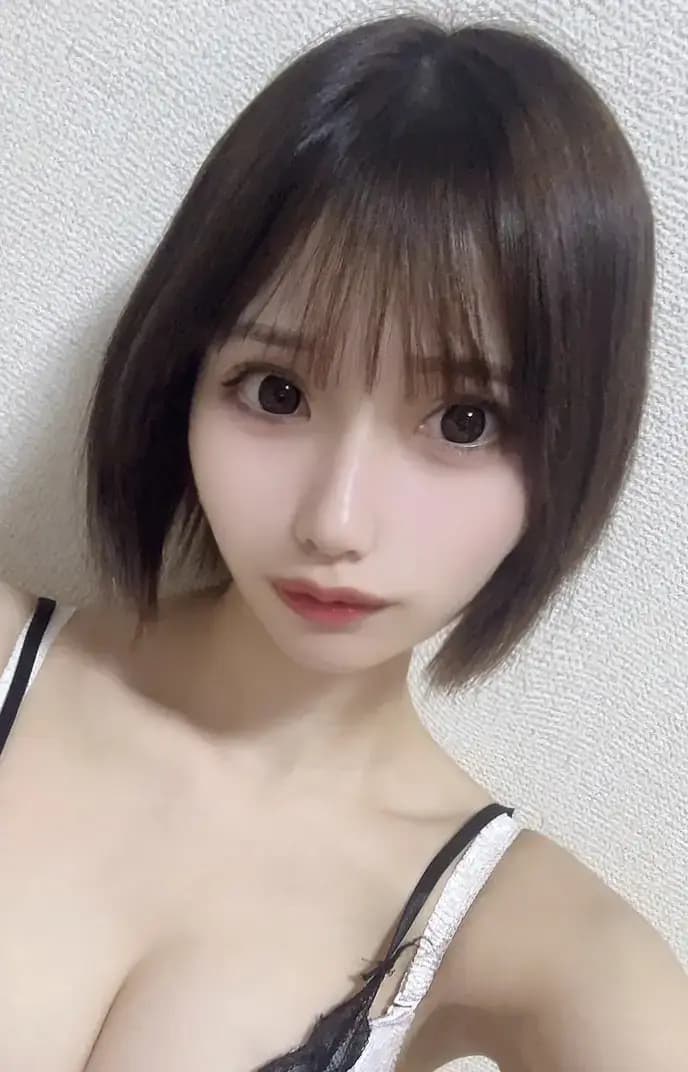 桃奈ゆあ