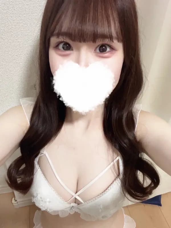日向 りこさんのプロフィール｜横須賀中央駅からすぐ！　メンズエステ｜横須賀 ブラッドオレンジ