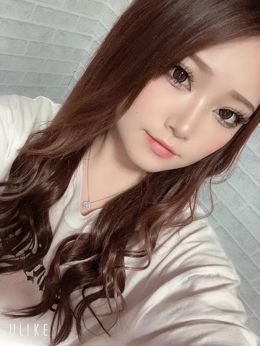 ヒカル | セラピスト一覧 | AROMA Sweet – 練馬SSS級美女が極上マッサージと多彩なコスプレで快楽空間をオモテナシ –