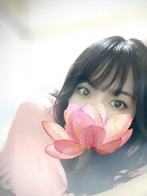花井 愛菜｜品川・上野のメンズエステサロン「Candy Spa (キャンディースパ)」｜アロママッサージリラクゼーション