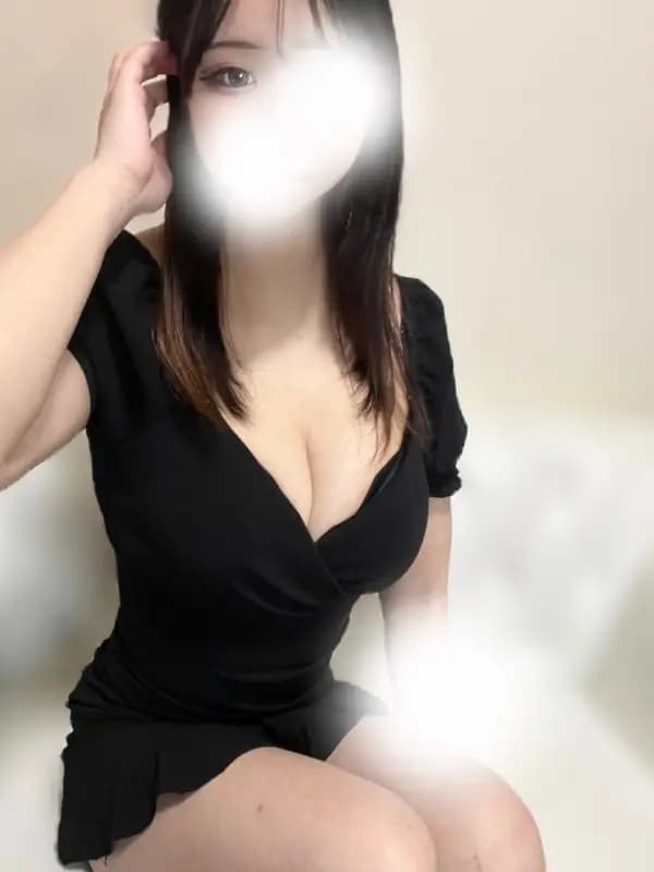 美里ひな