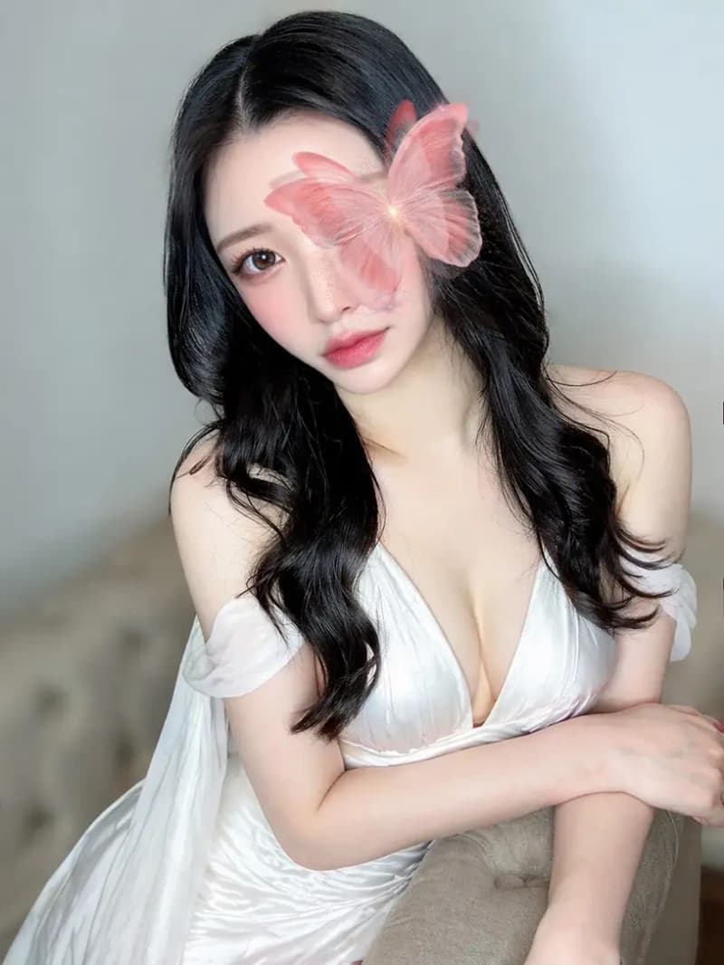 小倉ももな