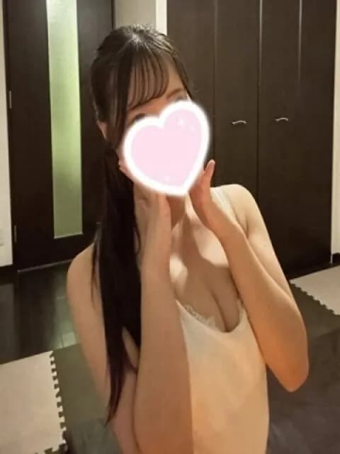 平井　めるさんのプロフィール｜京都・メンズエステ｜Pure White (ピュアホワイト)