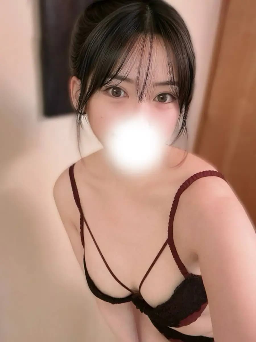 安達れんか プロフィール｜下北沢・笹塚 メンズエステ 『椿－oil－』