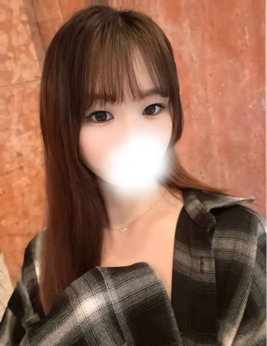 深沢えま プロフィール｜下北沢・笹塚 メンズエステ 『椿－oil－』