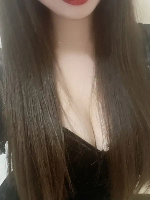 芹沢 あみ