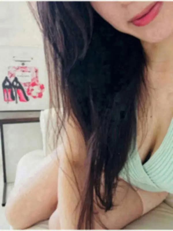 三輪ゆいさんのプロフィール|大人の女性による、寛容力と包容力のある美蝶が戯れる、高級店でのサービスを✨ずば抜けた才覚をもつセラピストによる究極の施術を受けることができる、90分コースをぜひご堪能ください。|東京目黒高級セレブ熟女