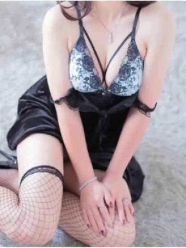 本庄さんのプロフィール|大人の女性による、寛容力と包容力のある美蝶が戯れる、高級店でのサービスを✨ずば抜けた才覚をもつセラピストによる究極の施術を受けることができる、90分コースをぜひご堪能ください。|東京目黒高級セレブ熟女