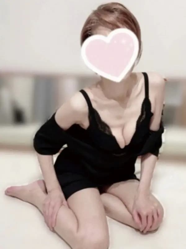 岩崎 みすずさんのプロフィール|大人の女性による、寛容力と包容力のある美蝶が戯れる、高級店でのサービスを✨ずば抜けた才覚をもつセラピストによる究極の施術を受けることができる、90分コースをぜひご堪能ください。|東京目黒高級セレブ熟女