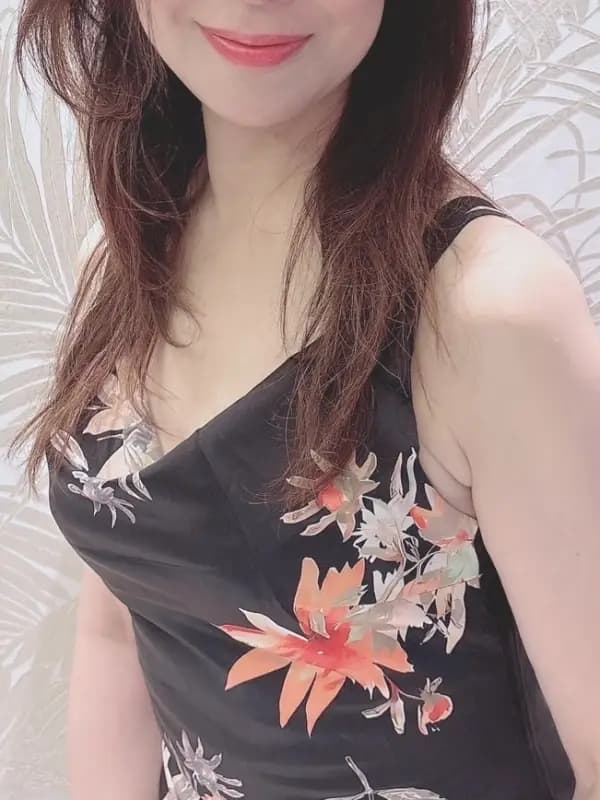 青山ゆうさんのプロフィール|大人の女性による、寛容力と包容力のある美蝶が戯れる、高級店でのサービスを✨ずば抜けた才覚をもつセラピストによる究極の施術を受けることができる、90分コースをぜひご堪能ください。|東京目黒高級セレブ熟女