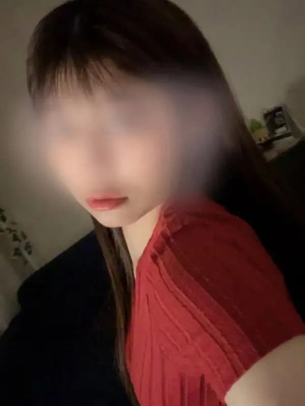佐藤ひなさんのプロフィール|Aroma giraffe(アロマ ジラフ)