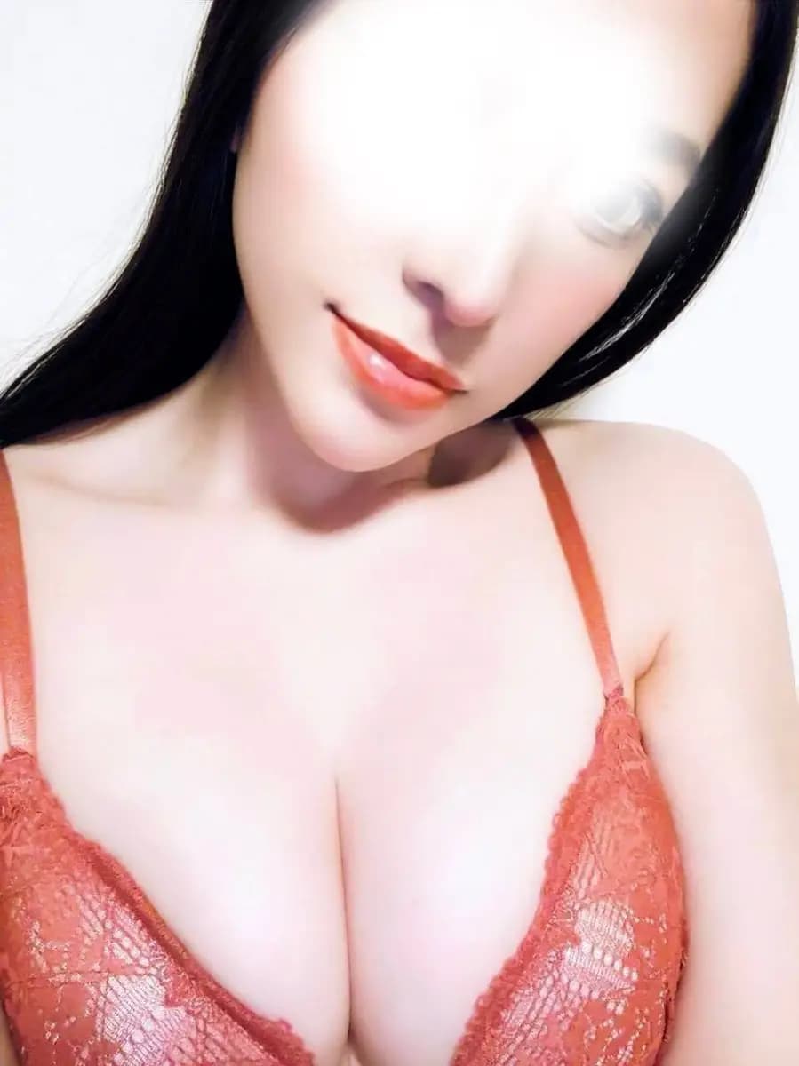 秋山こころ プロフィール|下北沢・笹塚 メンズエステ 『椿-oil-』
